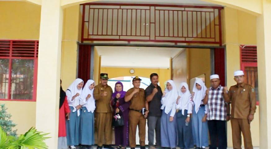 Wali Murid 7 Siswa SMAN 1 Panyabungan yang Robek Rok ‘Berat Hati’ Anaknya Dipindahkan