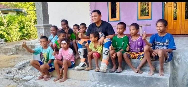 Bersepeda Motor Sambil Sapa Warga, Cara Kapolres Kupang Ciptakan Keamanan dan Kenyamanan
