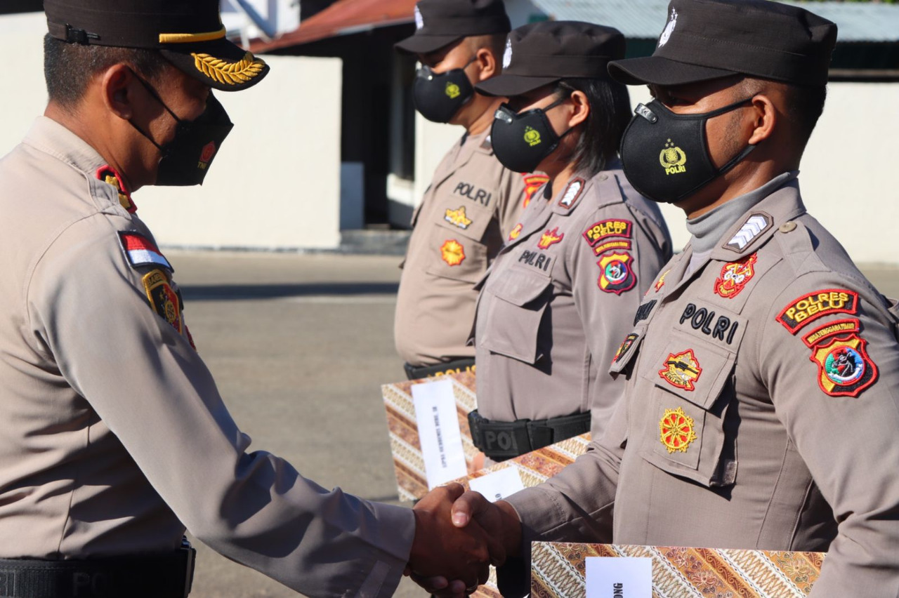 Tiga Anggota Polri Dapat Penghargaan dari Kapolres Belu