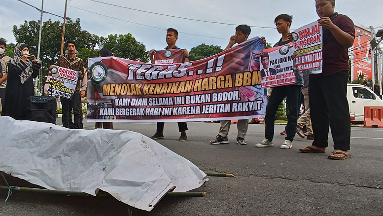 Tolak Rencana Kenaikan Harga BBM, Puluhan Mahasiswa Binjai Gelar Aksi Unjukrasa