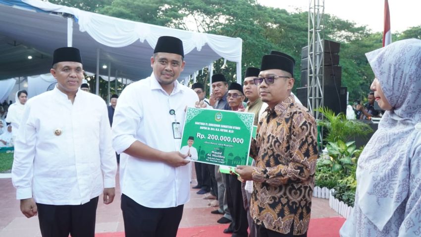 Walikota Medan Hadiahkan Umroh Ke Warga Langkat, saat Safari Dakwah dan Tabligh Akbar, Dukung Kesuksesan PON XXI Aceh-Sumut 2024