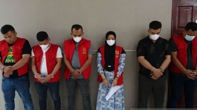6 Tersangka Kasus Penerimaan PPPK Kabupaten Madina Ditahan