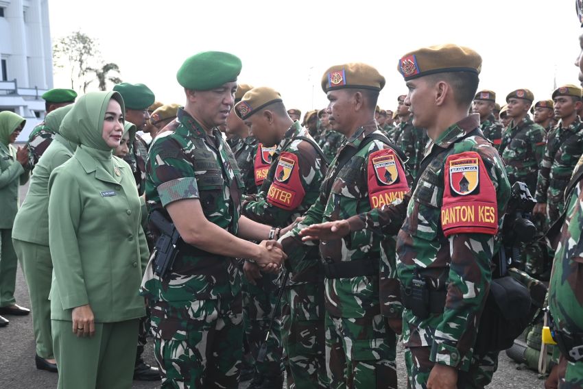 Penuh Kebanggaan, Dangartap Mayjen TNI Rudy Saladin Sambut Kedatangan Satgas Yonarhanud 8/MBC