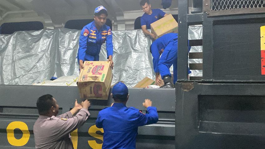 Kapolri Salurkan Bantuan ke Enam Posko Pengungsian
