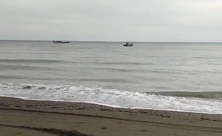 Mantan Bupati TTU dan Dua Bocah Hilang Pasca Perahu yang Ditumpangi Dihantam Gelombang
