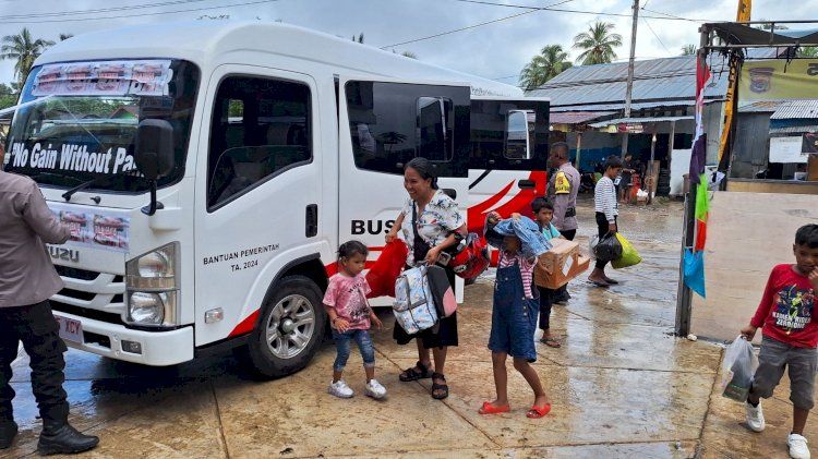 Penumpang Arus Balik di Pelabuhan Pantai Baru-Rote Ndao Dimudahkan dengan Angkutan Gratis ke Terminal