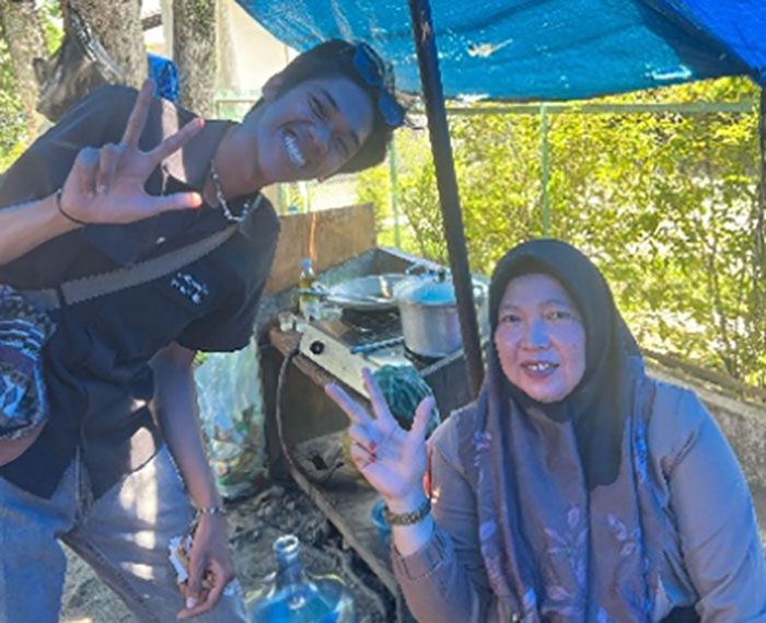 Rentengan Penyegar Dahaga: Manisnya Perjuangan Ibu untuk Keluarganya