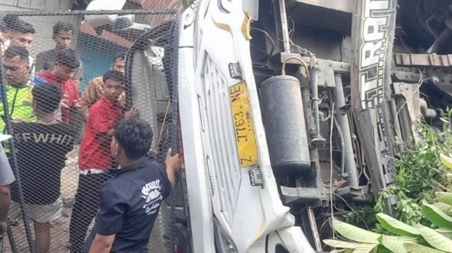 Kecelakaan Bus Samosir Terjun ke Jurang 8 Meter, 26 Penumpang Luka-Luka
